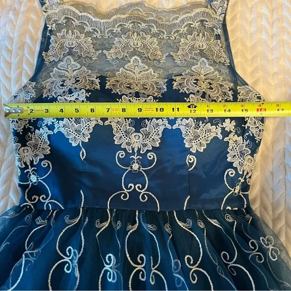 green lace dress mini Emerald Green Lace Homecoming Dresses Long Sleeves Prom Short Dresses